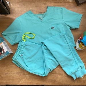 FIGS Fresh Aqua RARE COLOR Scrub Set